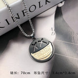 Colar de aço titânio com rosto sorridente preto