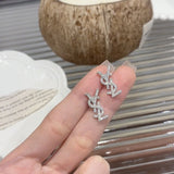 Brincos pequenos e requintados com letras de diamante completo, deslocamento diário versátil, brincos de design pequeno, brincos personalizados e premium 