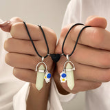 Colar de casal luminoso com pilar de cristal astronauta